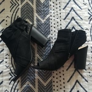 Lauren Conrad Party Black Peep Toe Heels